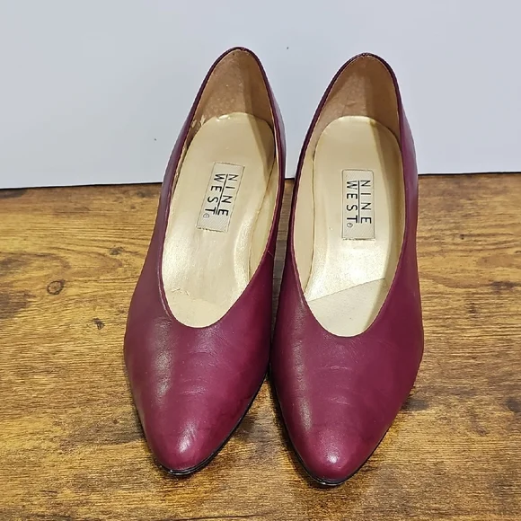 Nine West Women's Deep Red Heels Peekaboo Too Cleavage - Picture 2 of 6